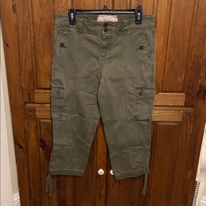 Canyon River Blues Women’s Olive Green Cargo Capri Cropped Pants Size 8